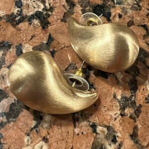 Elegant Gold Swirl Earrings